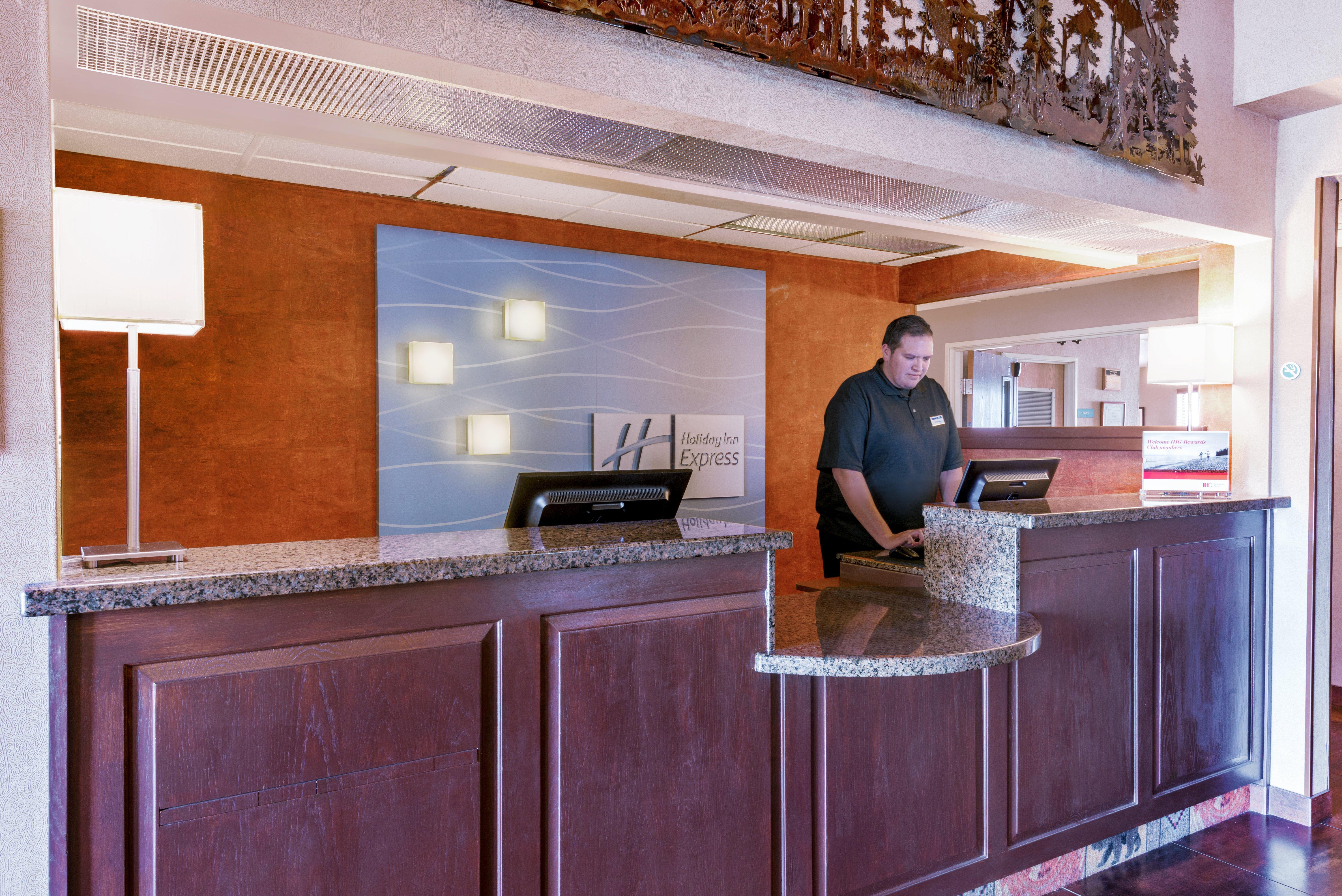 Holiday Inn Express Hotel & Suites Raton, An Ihg Hotel Extérieur photo