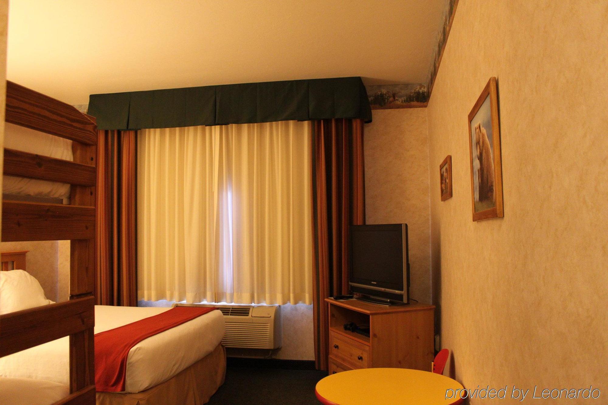 Holiday Inn Express Hotel & Suites Raton, An Ihg Hotel Extérieur photo